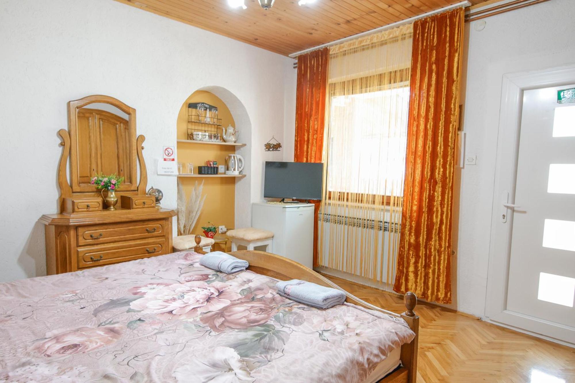 Apartman Marta I Soba Maja Gradiste ภายนอก รูปภาพ
